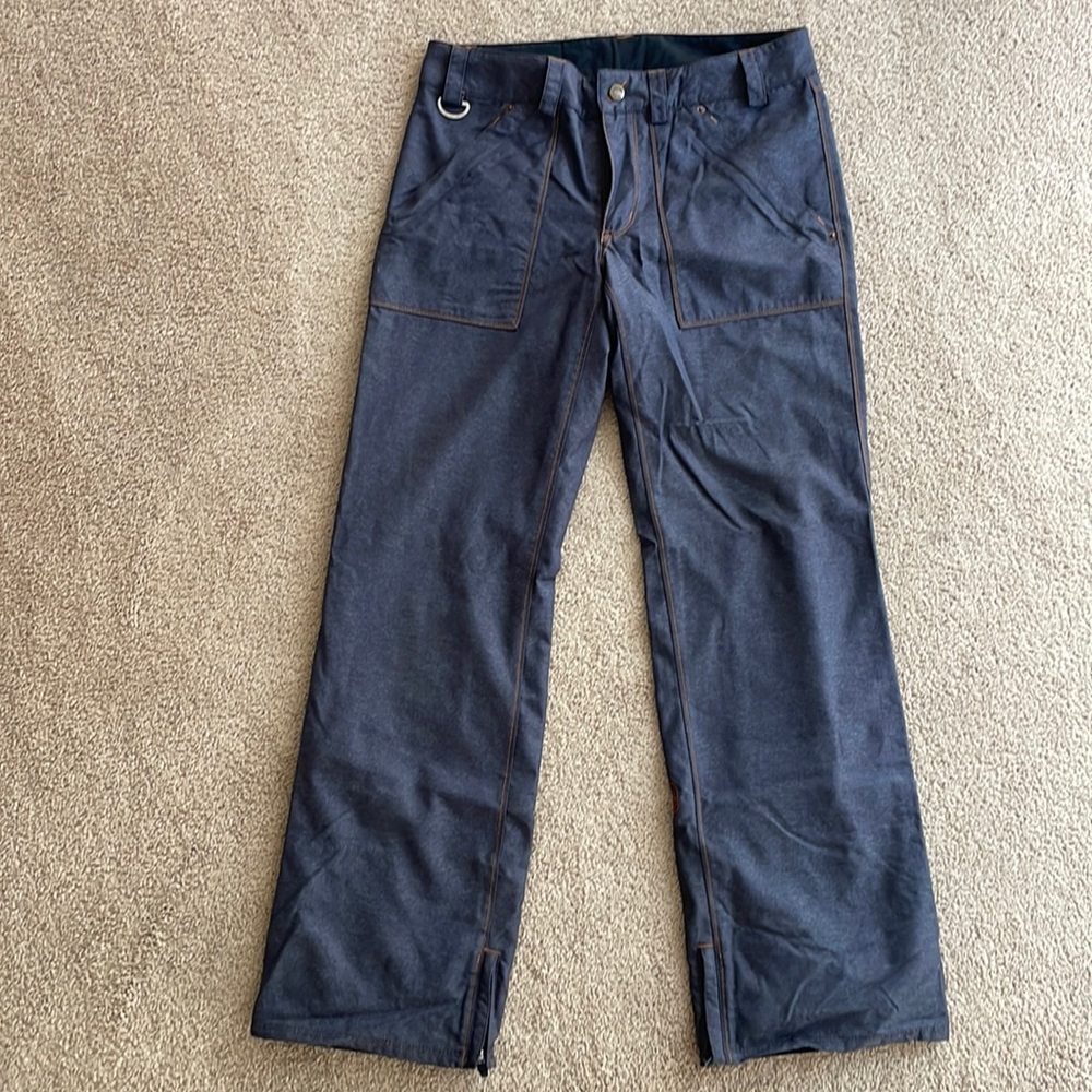 Snowboard pants - women’s Volcom size M